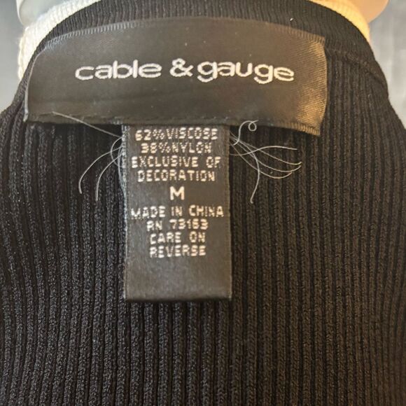 🎄Cable & Gauge Scoop Neck Ribbed Top with Gold Metal Accents - Picture 6 of 7